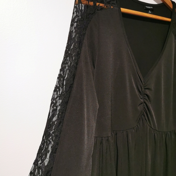 Torrid size 0 black lace sleeve tee - Picture 2 of 8